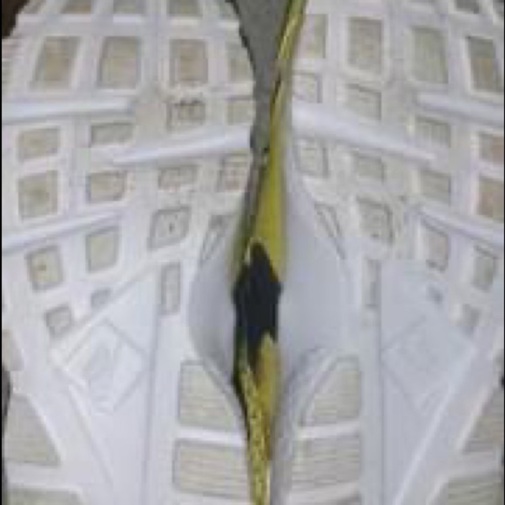 Nike huaraches Yellow.